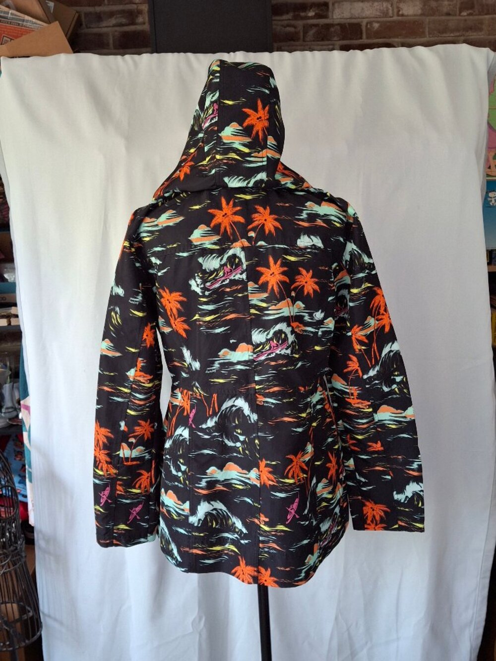 Hurley Black Tropical Print Jacket with hood - Picture 5 of 16